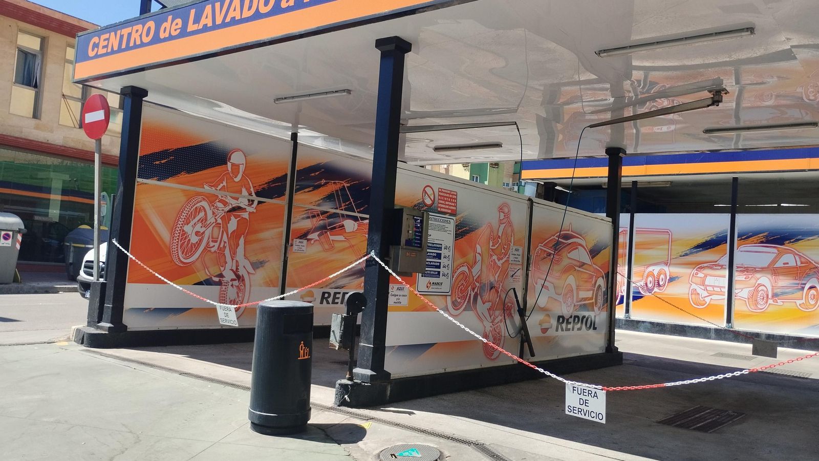 Zona de lavado de la misma gasolinera.