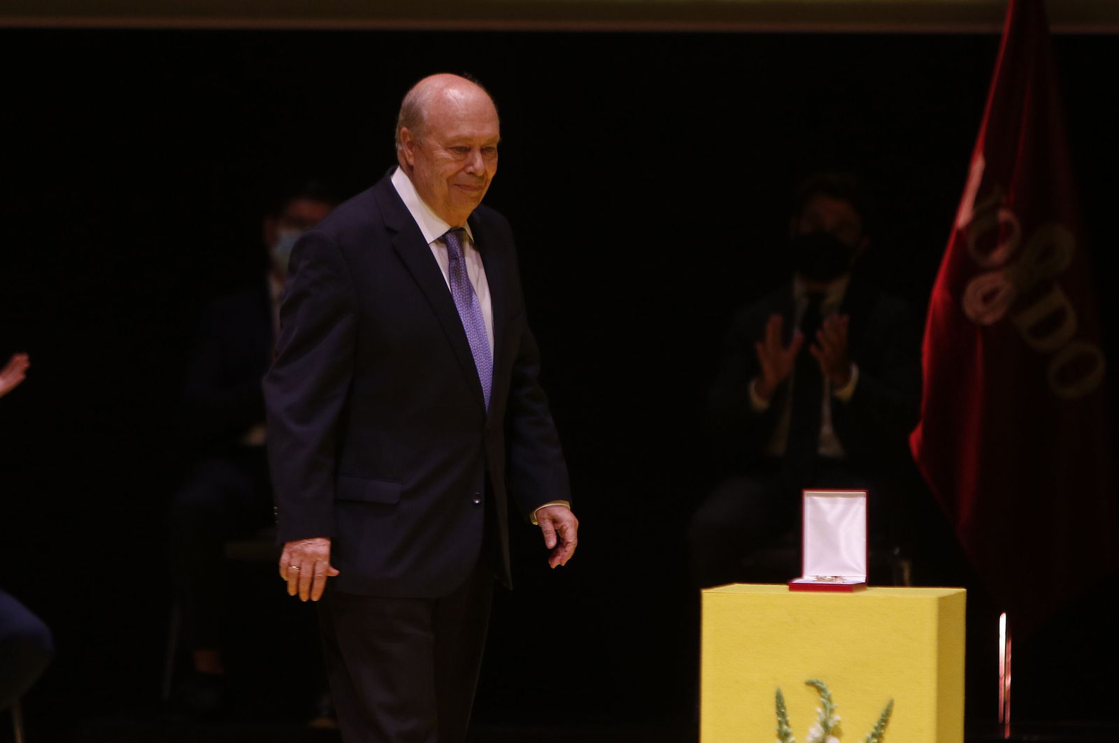 Luis Carlos Peris a punto de recoger su Medalla de la Ciudad de Sevilla el pasado 30 de mayo.