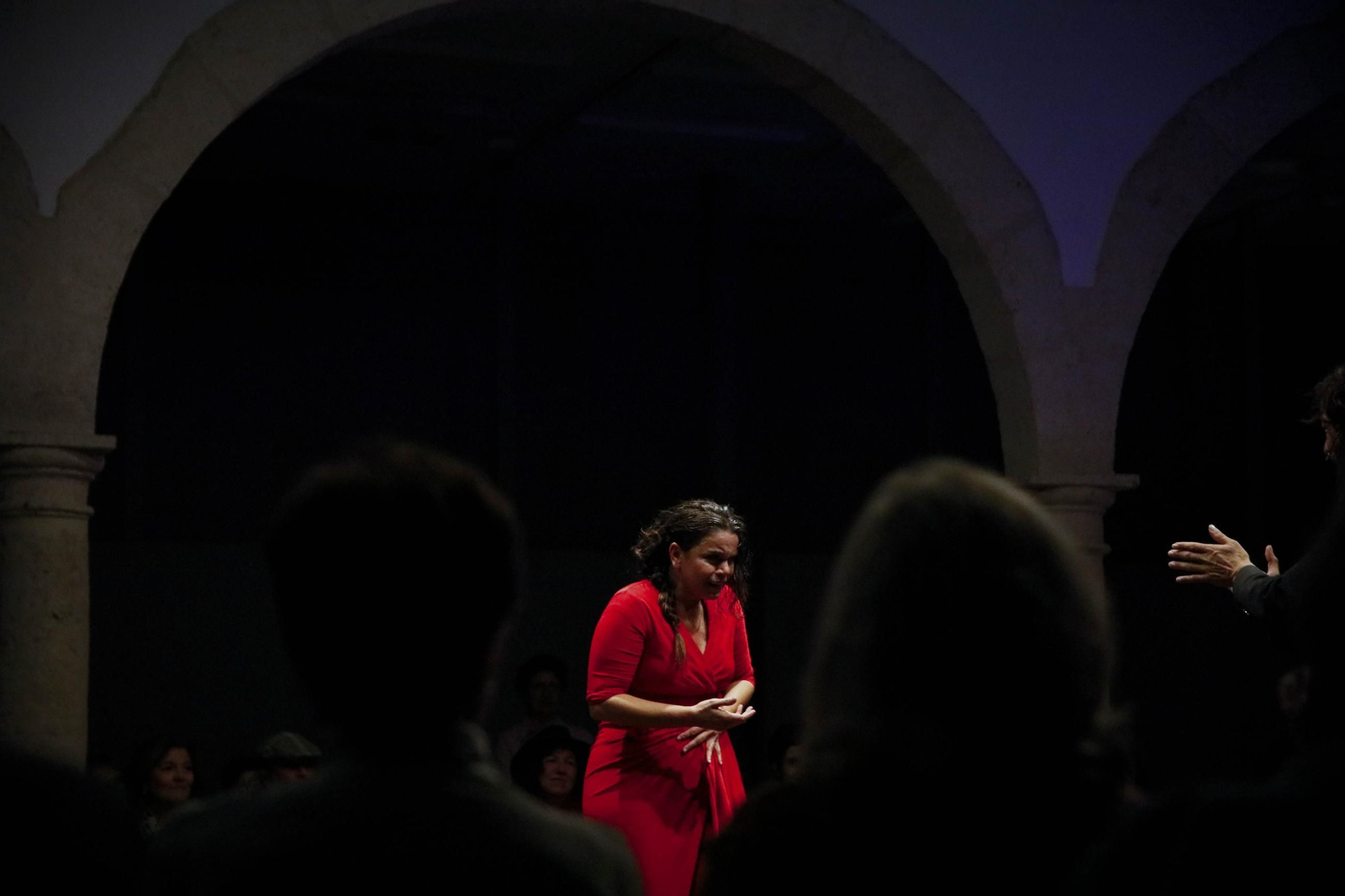 El Centro Andaluz de la Fotografía de Almería presenta el calendario 2025 con la actuación de la bailaora María Moreno, en imágenes