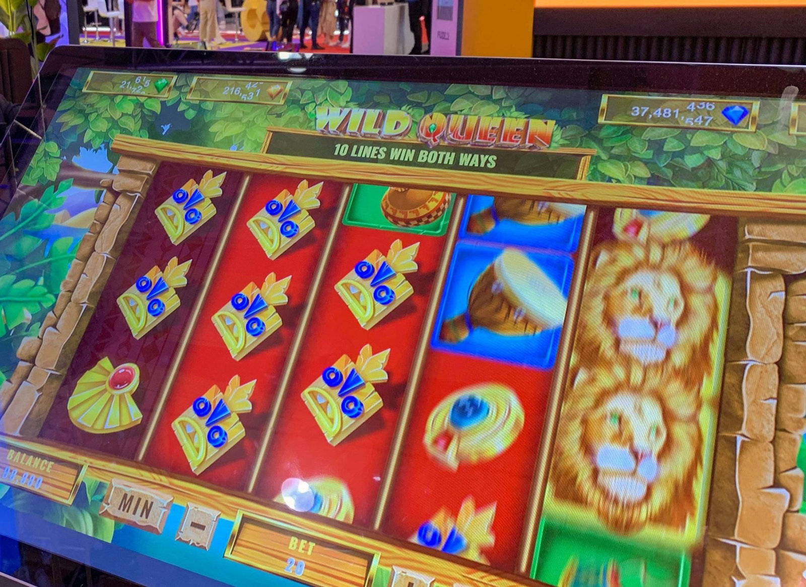 Consumo sanciona a 15 páginas de apuestas con multas que ascienden a los 65 millones .