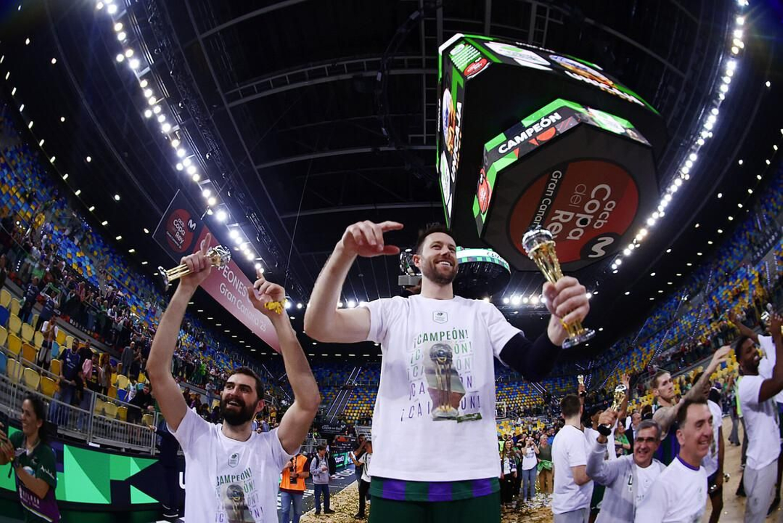 El Unicaja, campeón de Copa: Todas las imágenes del partido, la fiesta y la llegada a Málaga