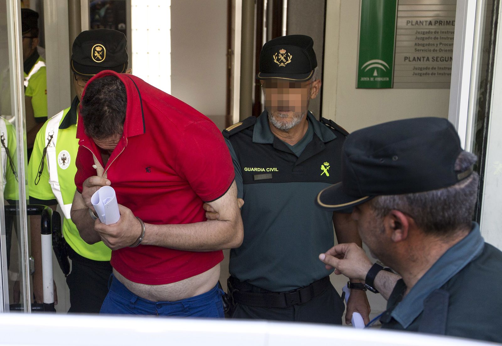El sargento de la Guardia Civil detenido en los juzgados de Torremolinos.