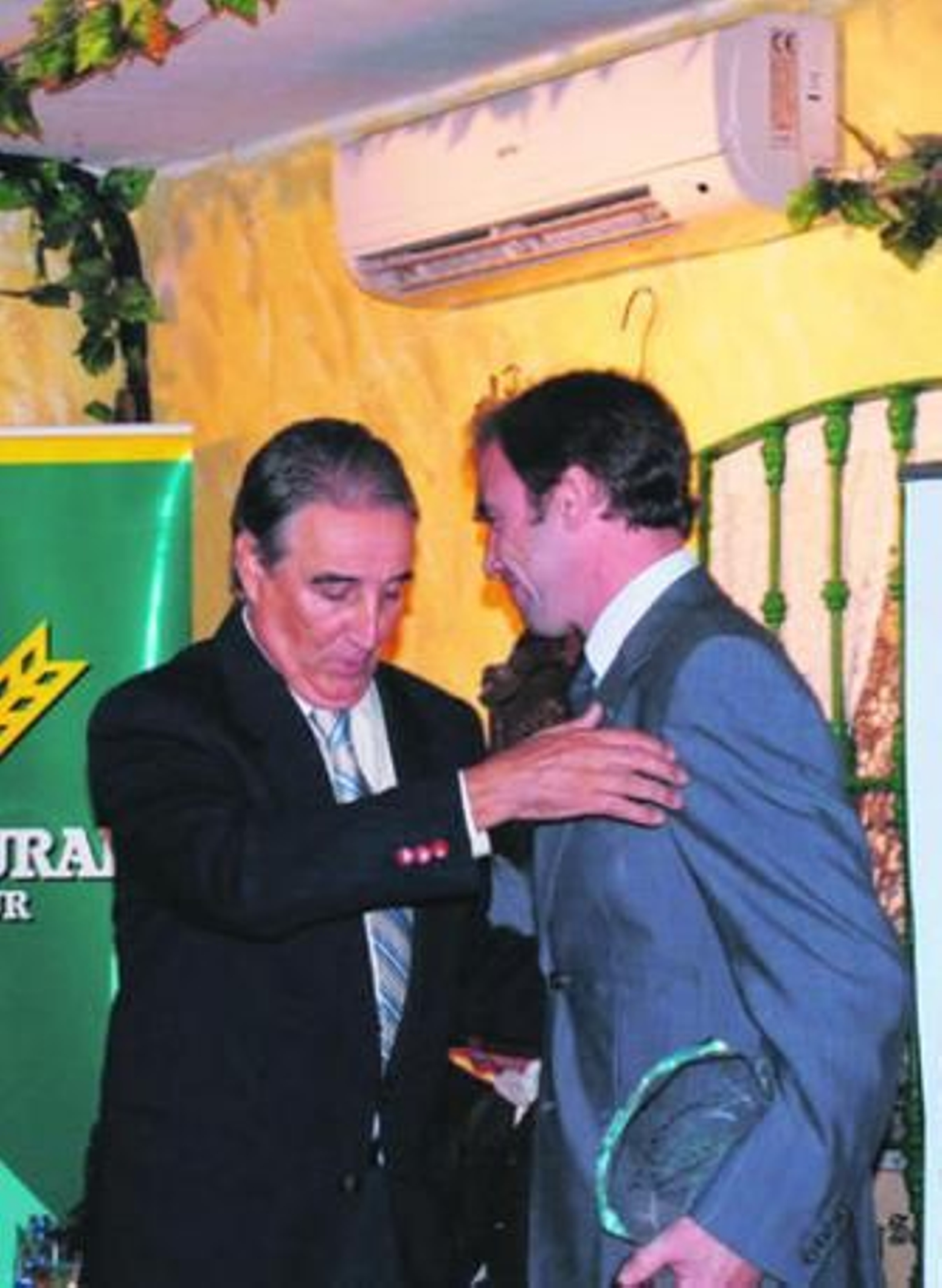 Emilio Silvera, entre el cariño de su gente.