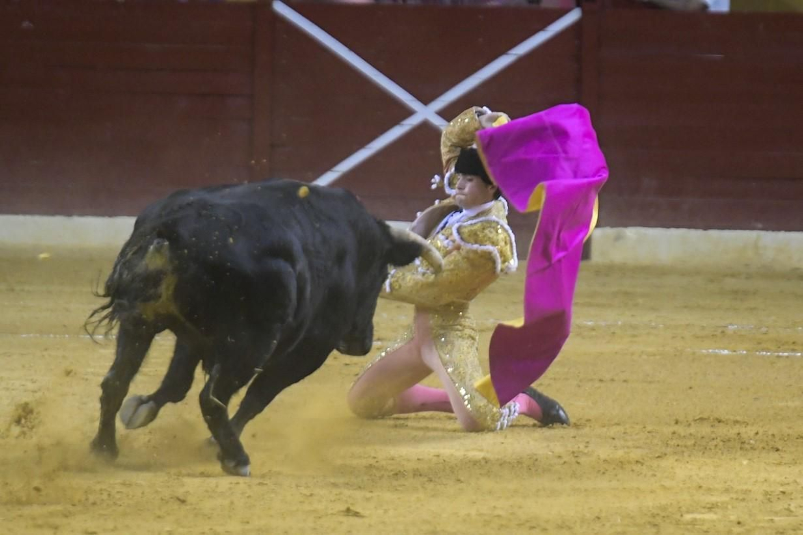 Iván Rejas recibe a su oponente a puerta gayola