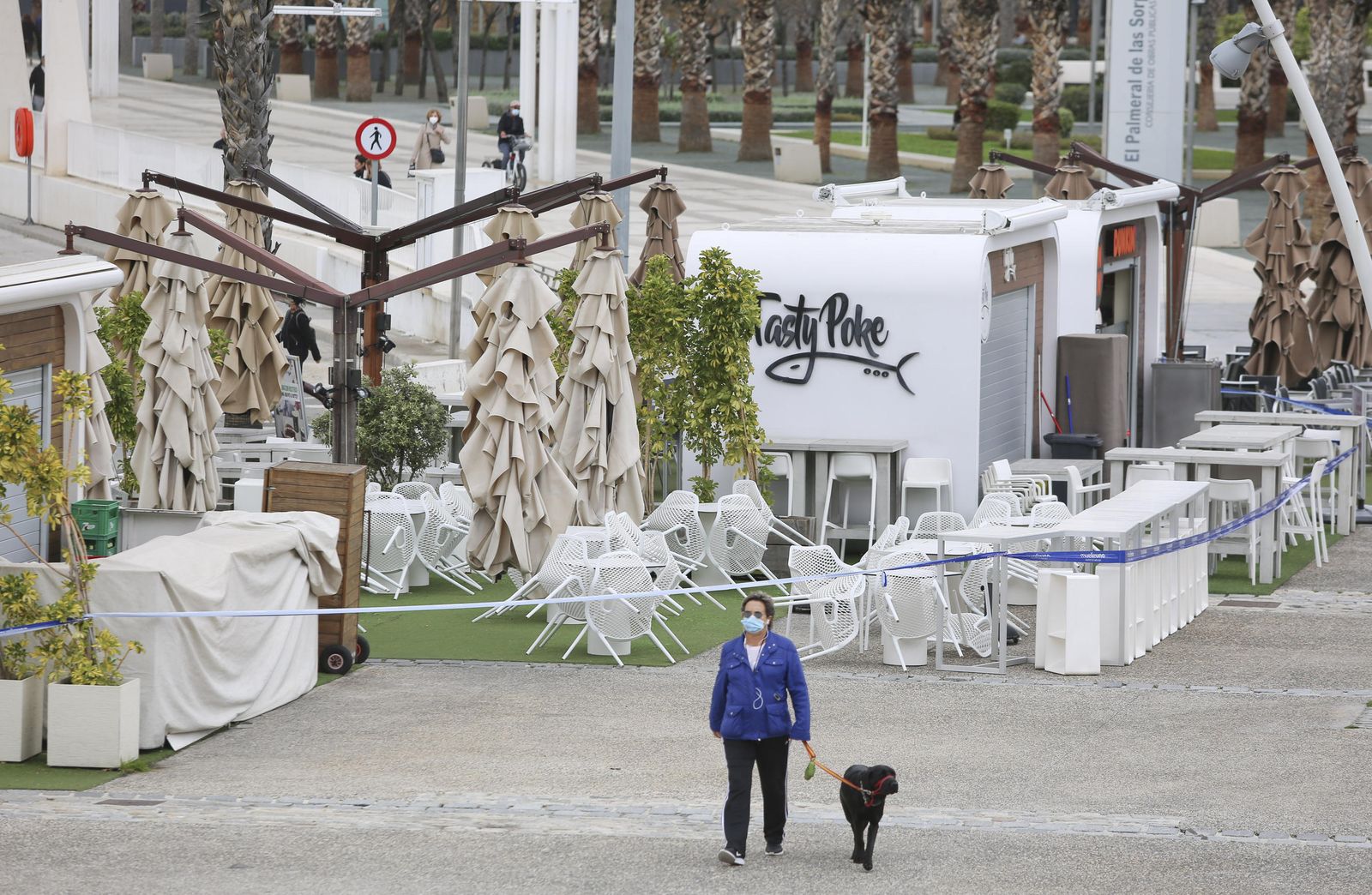 El Muelle Uno tras la primera semana de cierre de comercio y hostelería en Málaga capital