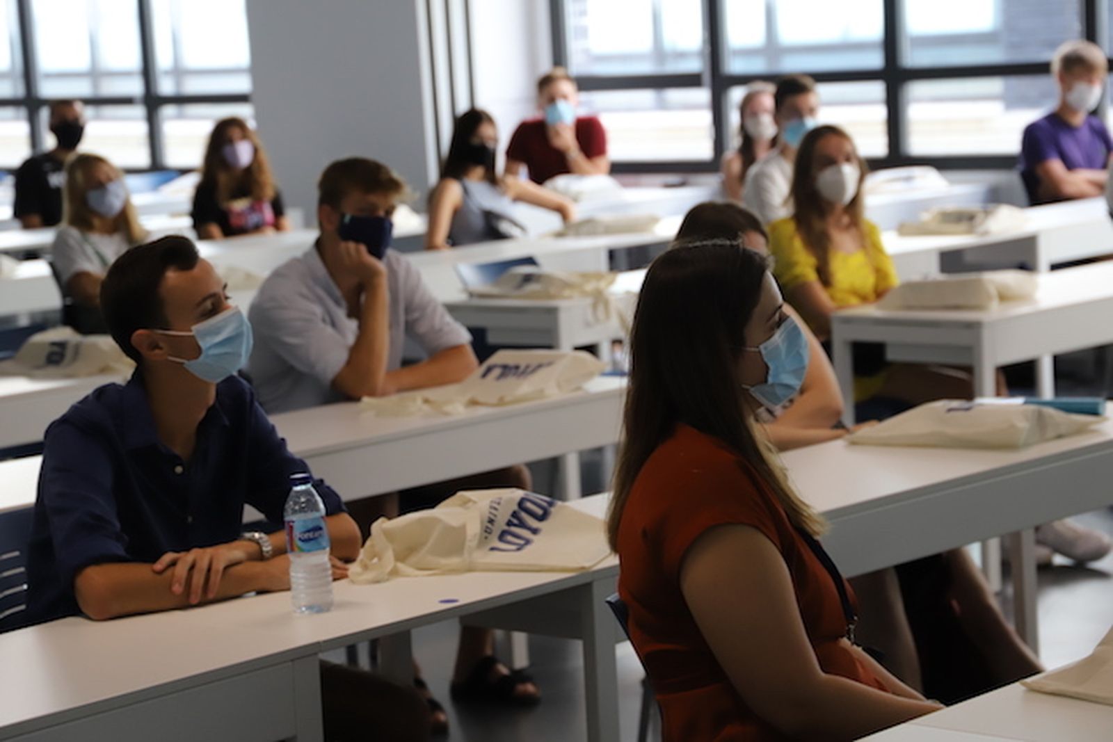 Estudiantes internacionales en las clases presenciales de la Universidad Loyola
