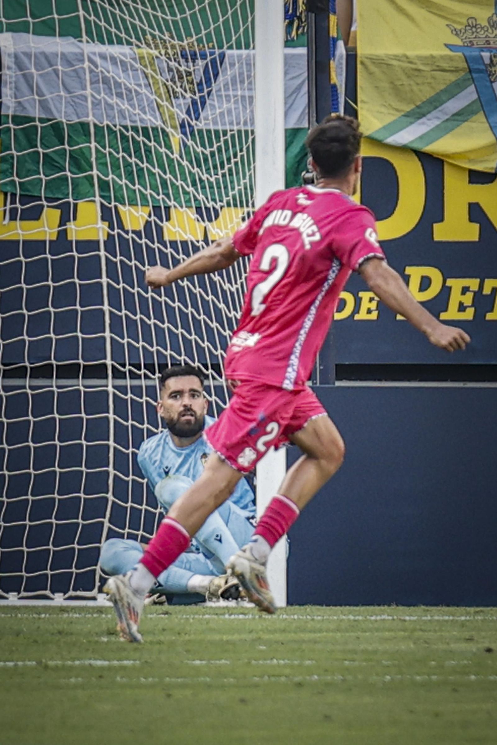 Búscate entre las fotos del partido de fútbol Cádiz CF - CD Tenerife de la Liga Hypermotion