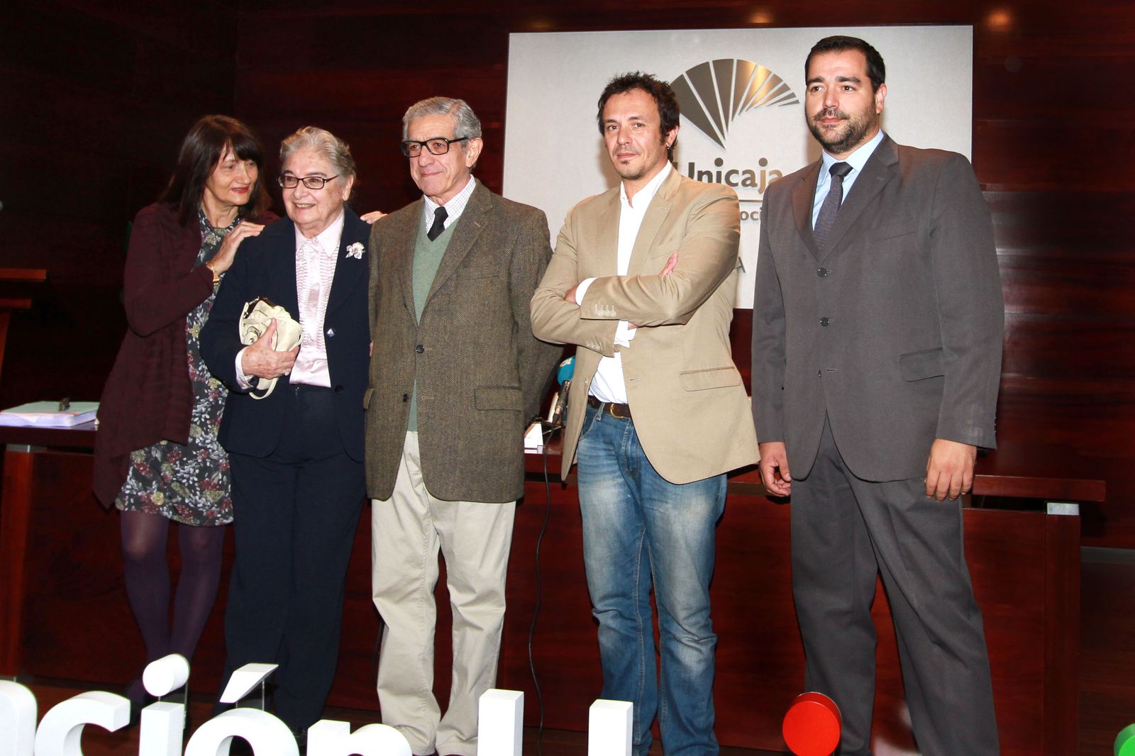 De izquierda a derecha, Valeria Ciompi, Nadia Consolani, Braulio Medel, José María González y Salvador Puerto en el Centro Unicaja de Cultura.