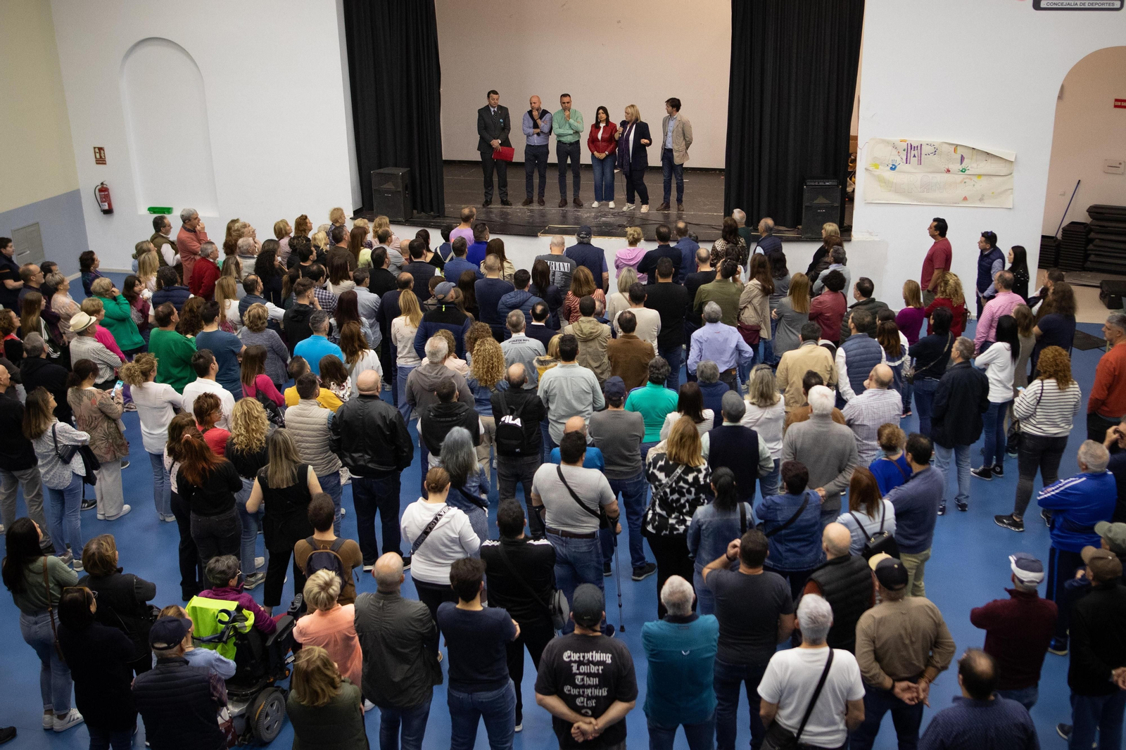 Reunión de los alcaldes con los vecinos.