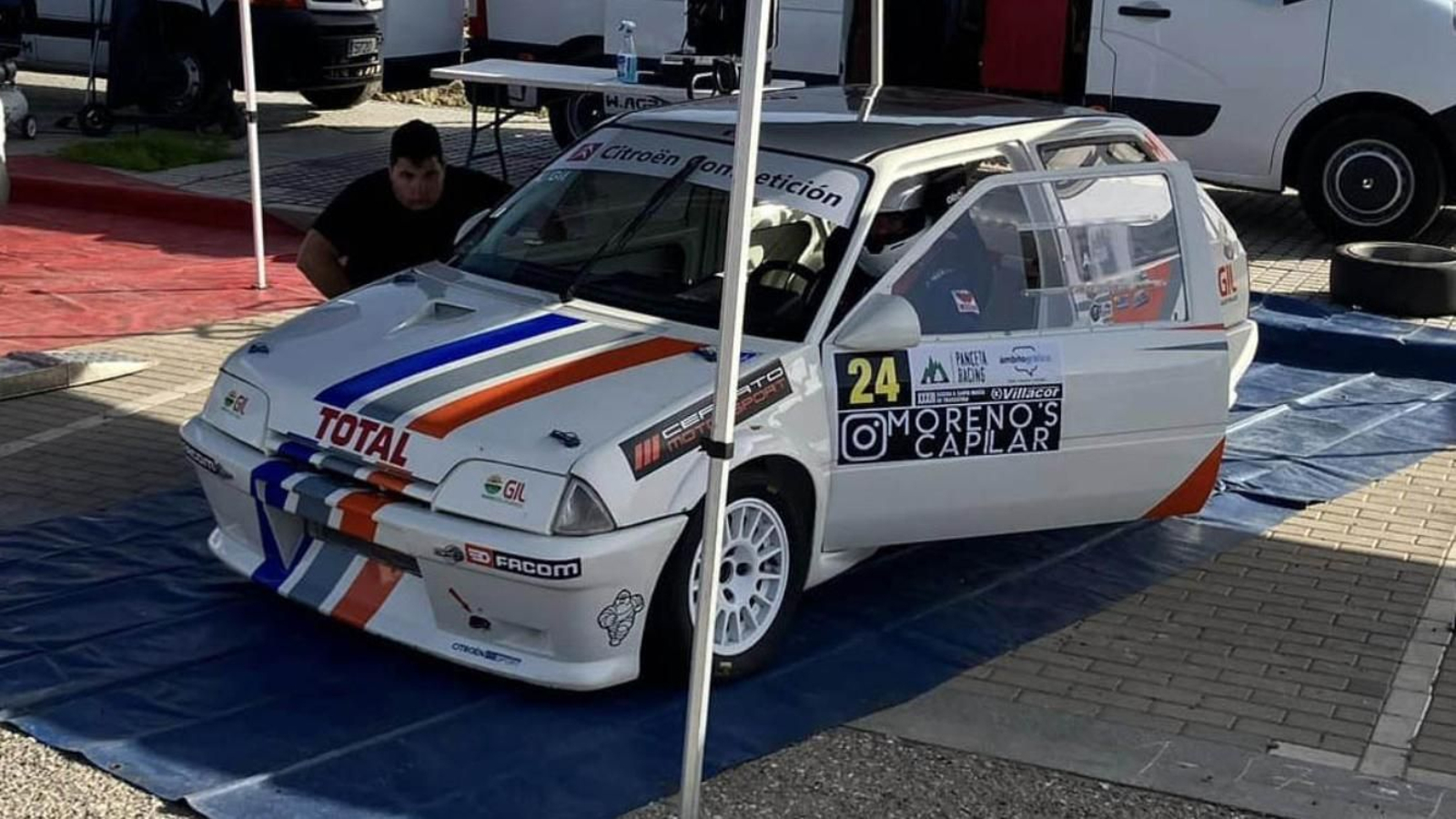 El Citroën AX A1/2 del piloto almeriense, preparado para la competición.
