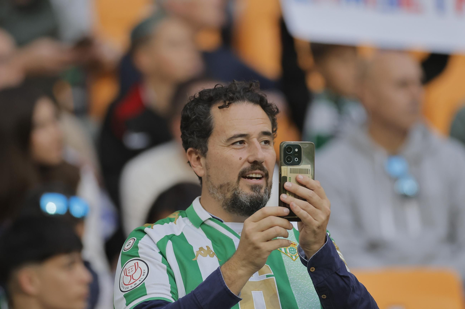 Búscate en las fotos del Betis - Barcelona
