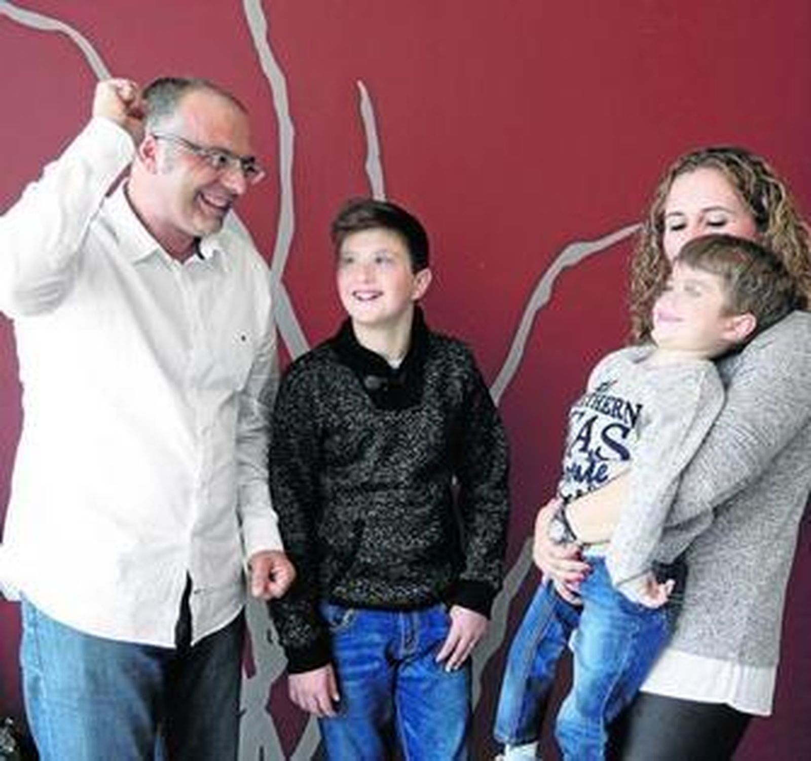 José María Díaz y Elvira Rosselló ayer junto a sus hijos Dani y Álvaro.
