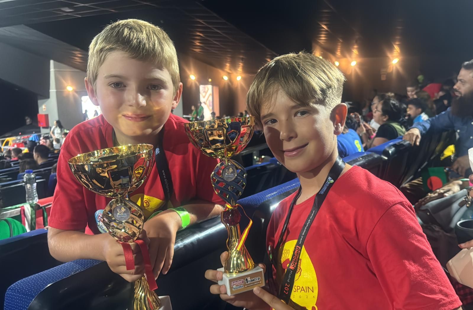 Lucas Aguado, segundo premio (izquierda) y Alejandro Sánchez, primer premio (derecha).