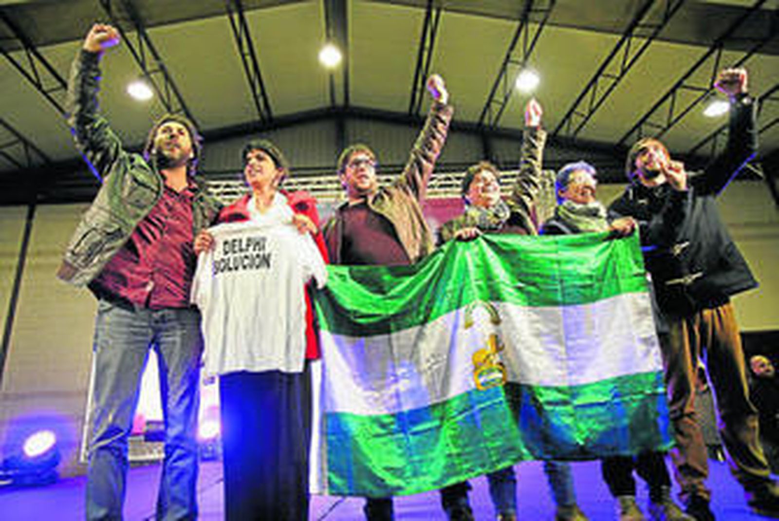 Fin de fiesta del mitin de Podemos en un pabellón deportivo de Cádiz.