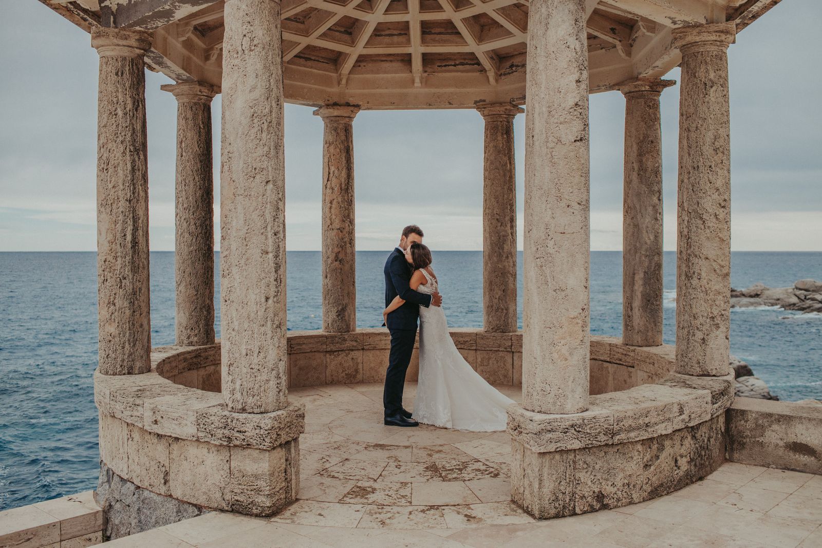 Cientos de trabajadores de toda España se coordinan el domingo 21 de febrero para la celebración de casamientos y renovaciones de votos que serán retransmitidos por redes sociales para hacer llegar los actos a familiares y amigos a pesar de las restricciones sanitarias.