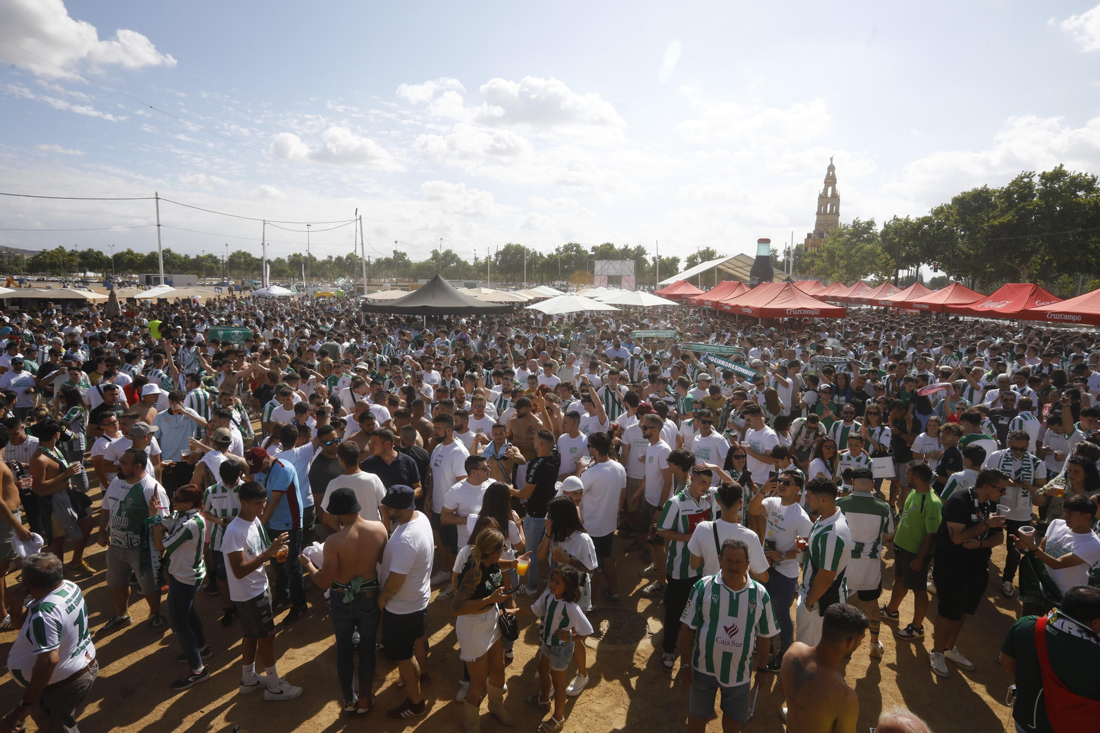 Las mejores fotos de la 'Fan Zone' del Córdoba CF antes del partido ante la Ponferradina