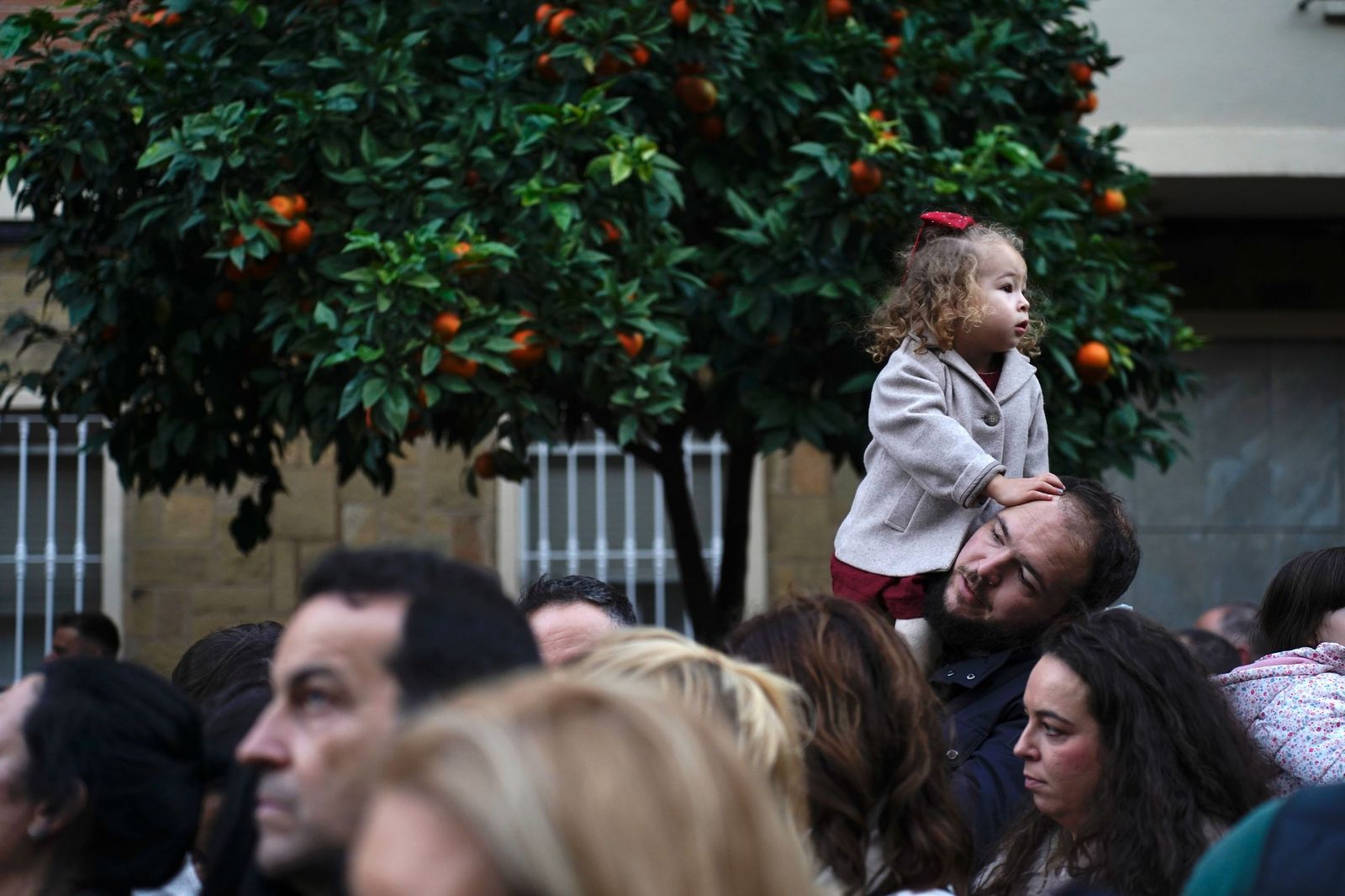 Búscate en las fotos de la cabalgata de Reyes Magos 2026 en Algeciras