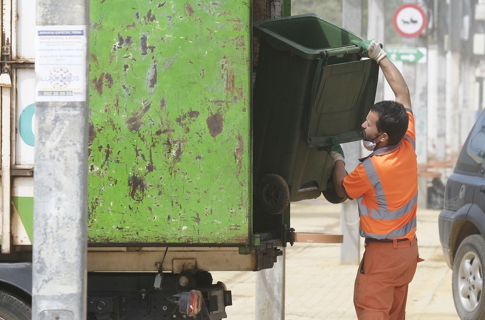 Adiós a la  Feria de Córdoba: El desmontaje de las casetas y las atracciones, en imágenes