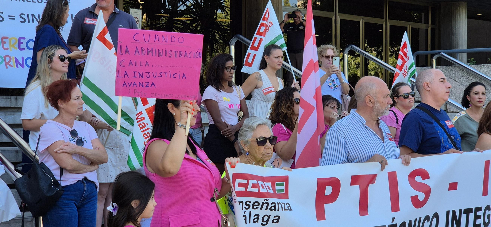 Una imagen de la concentración en favor de los PTIS.