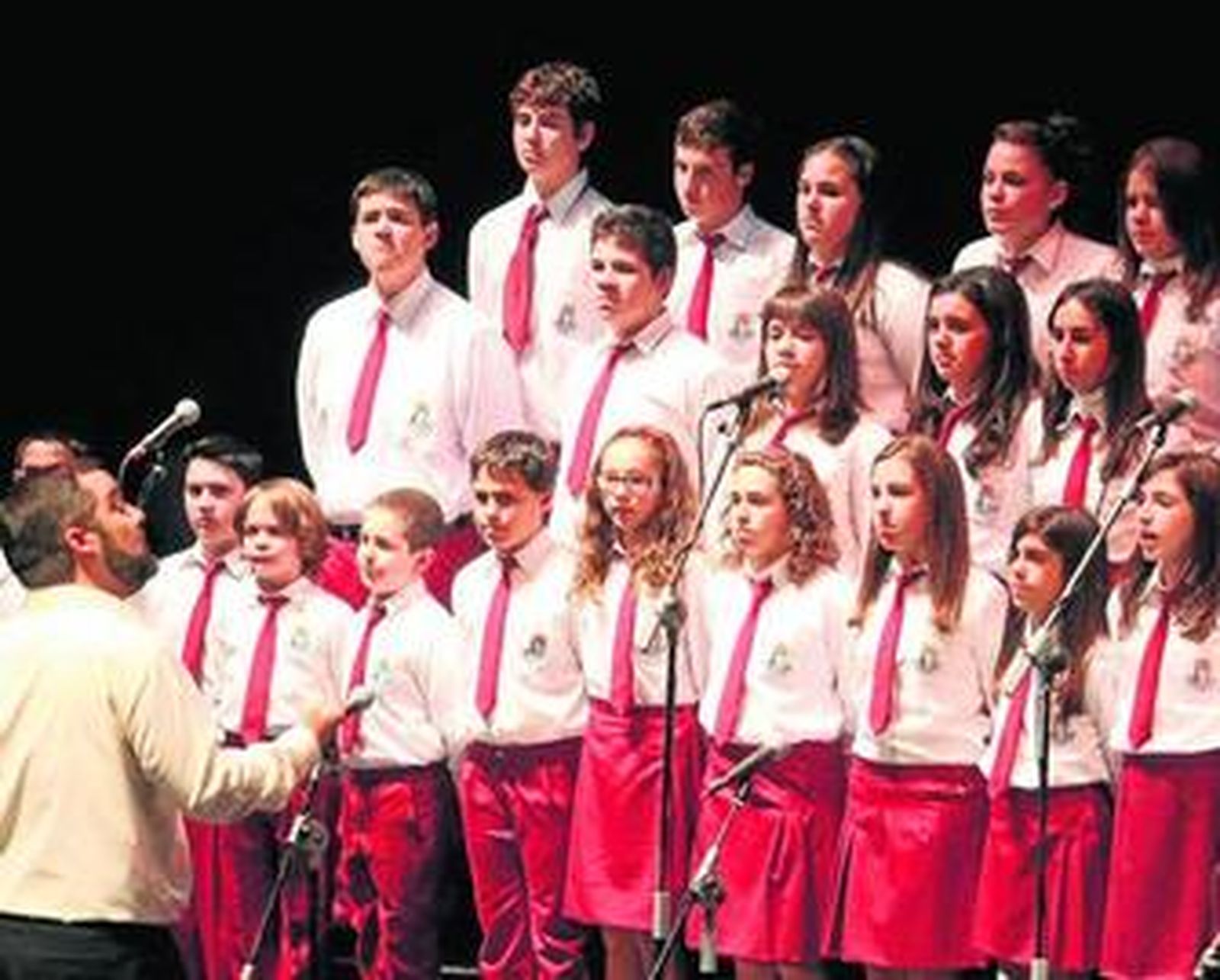 El Coro Ciudad de Isla Cristina, en plena actuación.