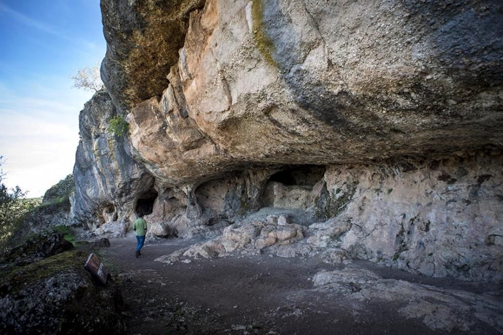 Santuario Cueva de la Lobera, en Castellar.