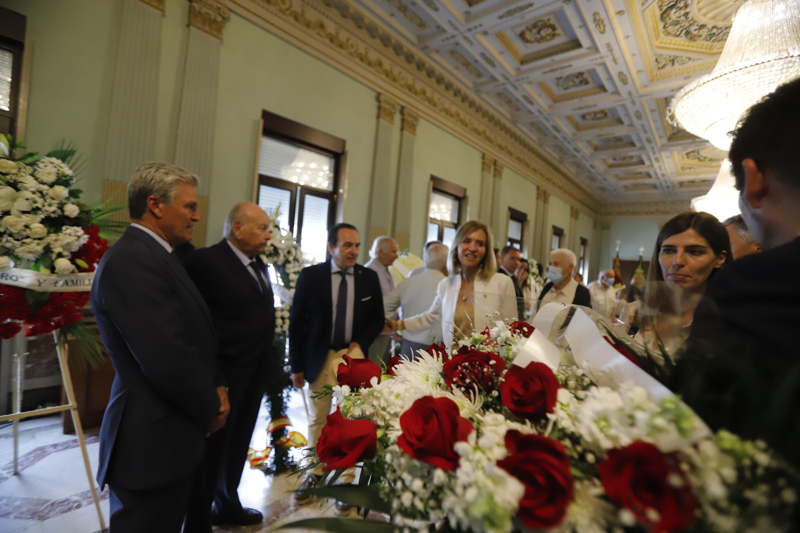 Imágenes de la capilla ardiente de Miguel Báez Espuny 'Litri' en la mañana del viernes