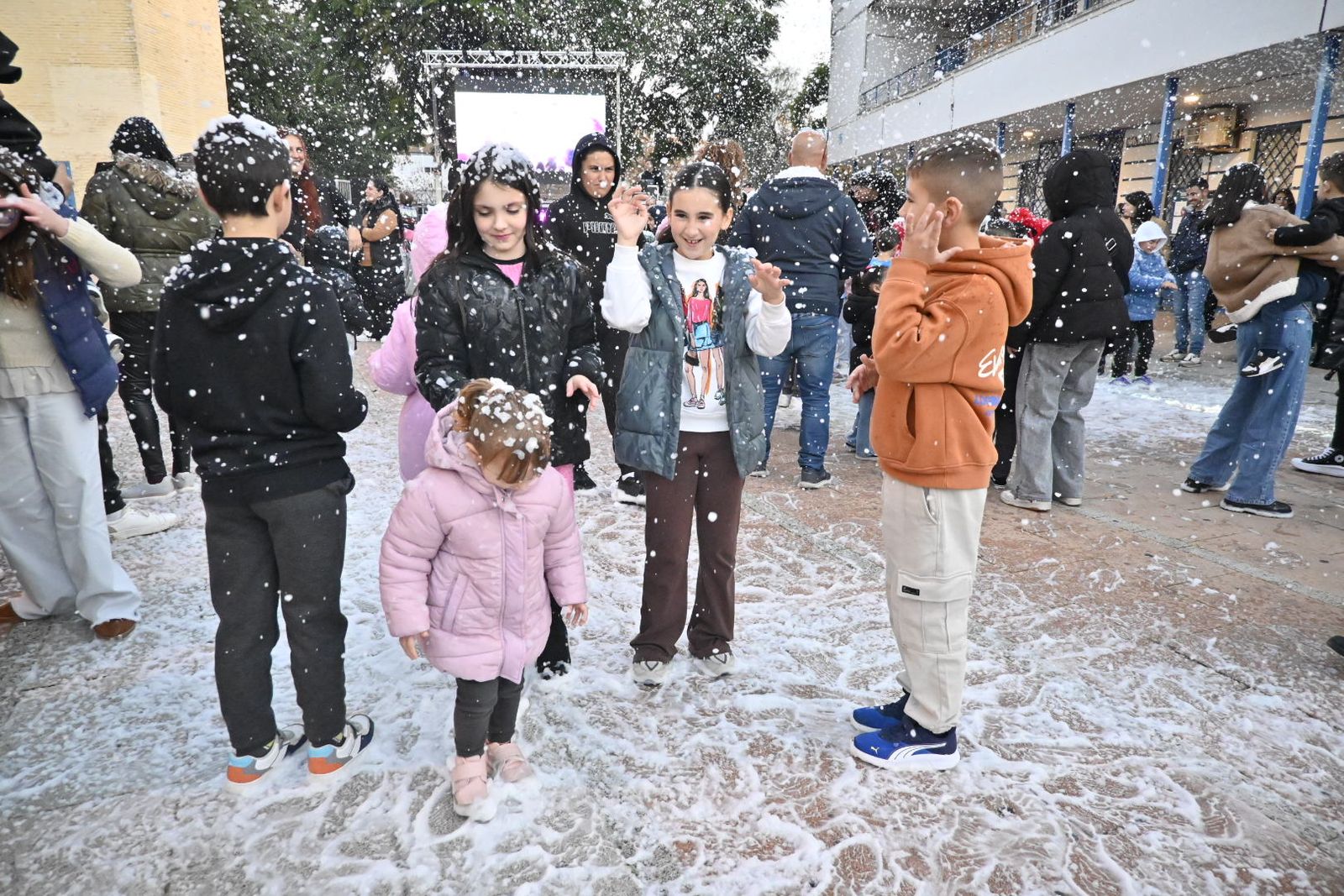 Las mejores fotografías de la nevada en el barrio de La Hispanidad