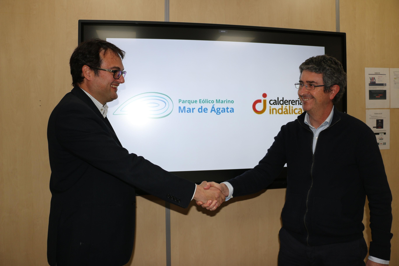 A la izquierda Javier Monfort, Country Manager para España de BlueFloat Energy; junto al director de Caldererías Indálicas, José Manuel Valverde.