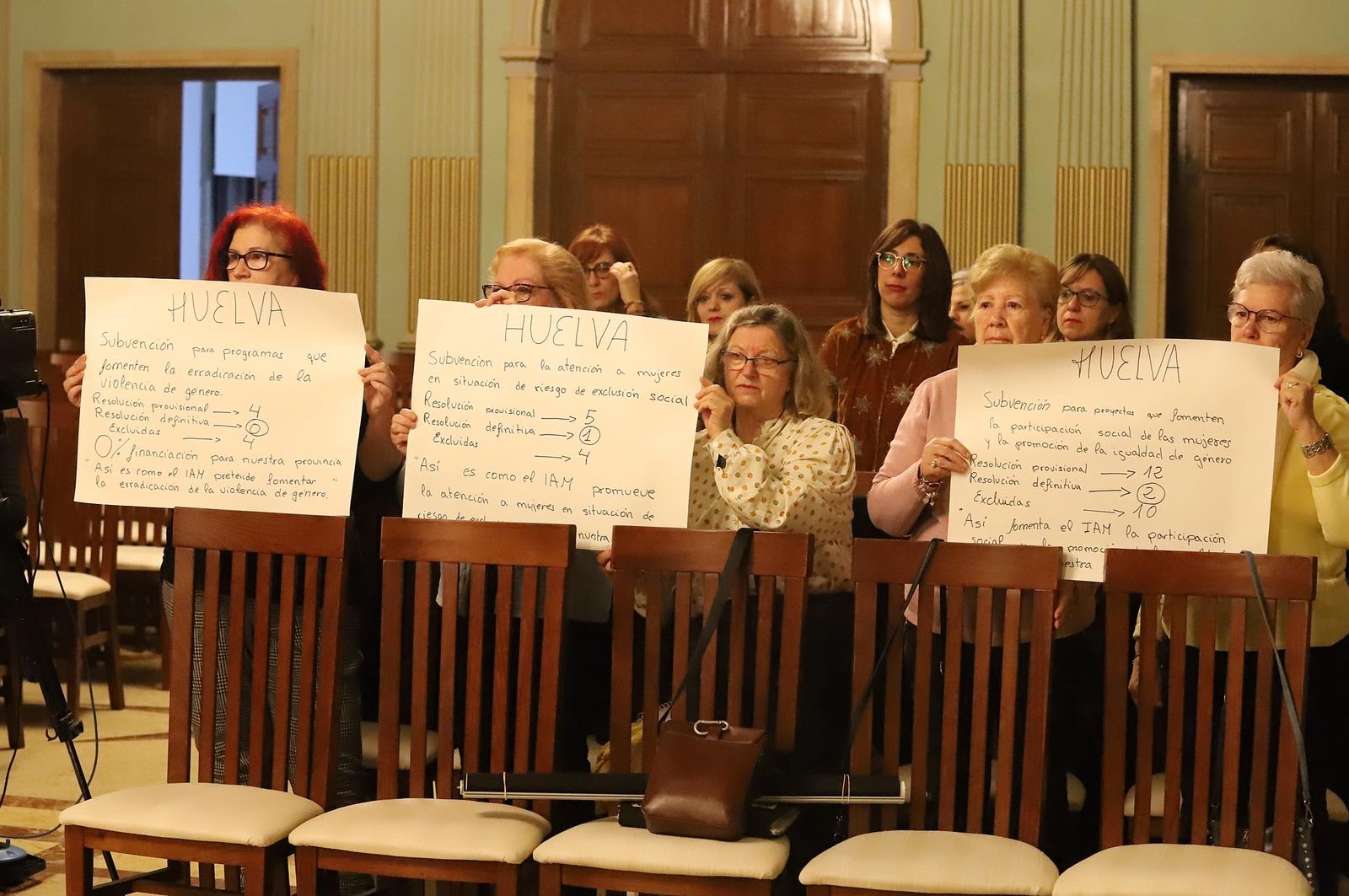 Imágenes del pleno del Ayuntamiento de Huelva