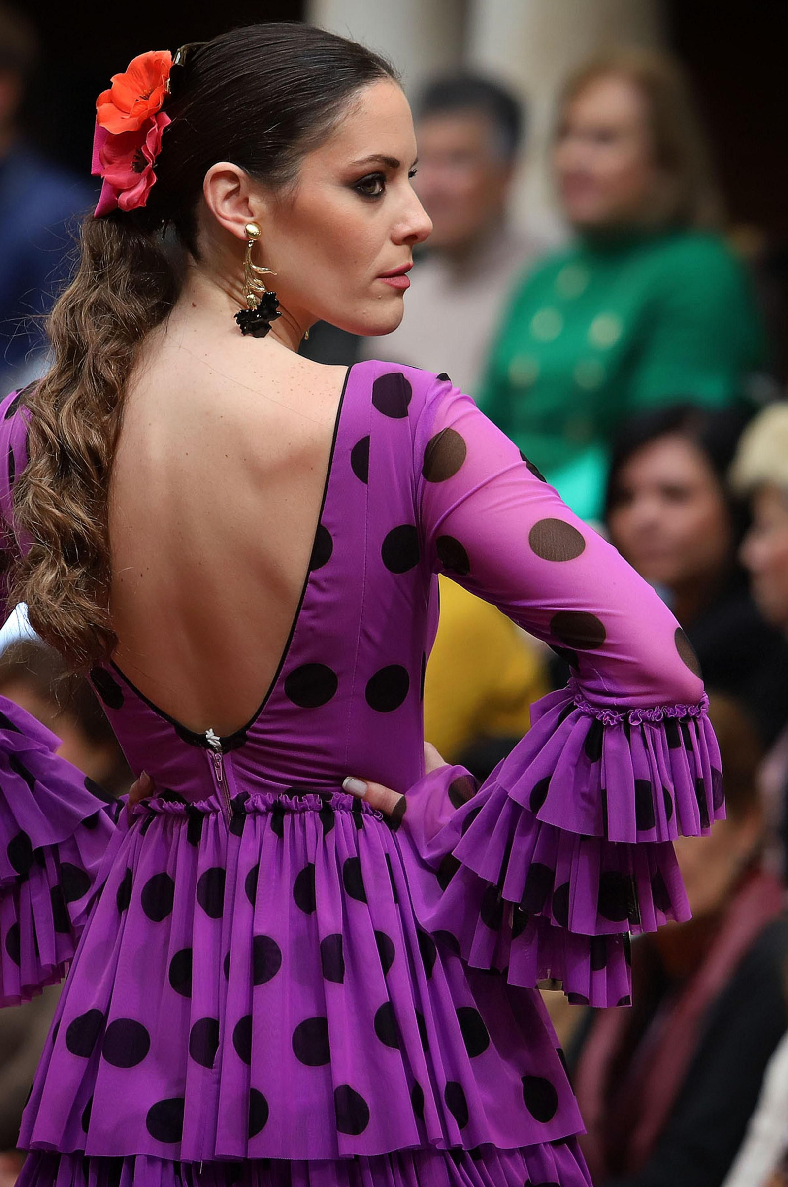Huelva Flamenca 2023. Imágenes del desfile benéfico de El Ajolí a favor de Cruz Roja Española