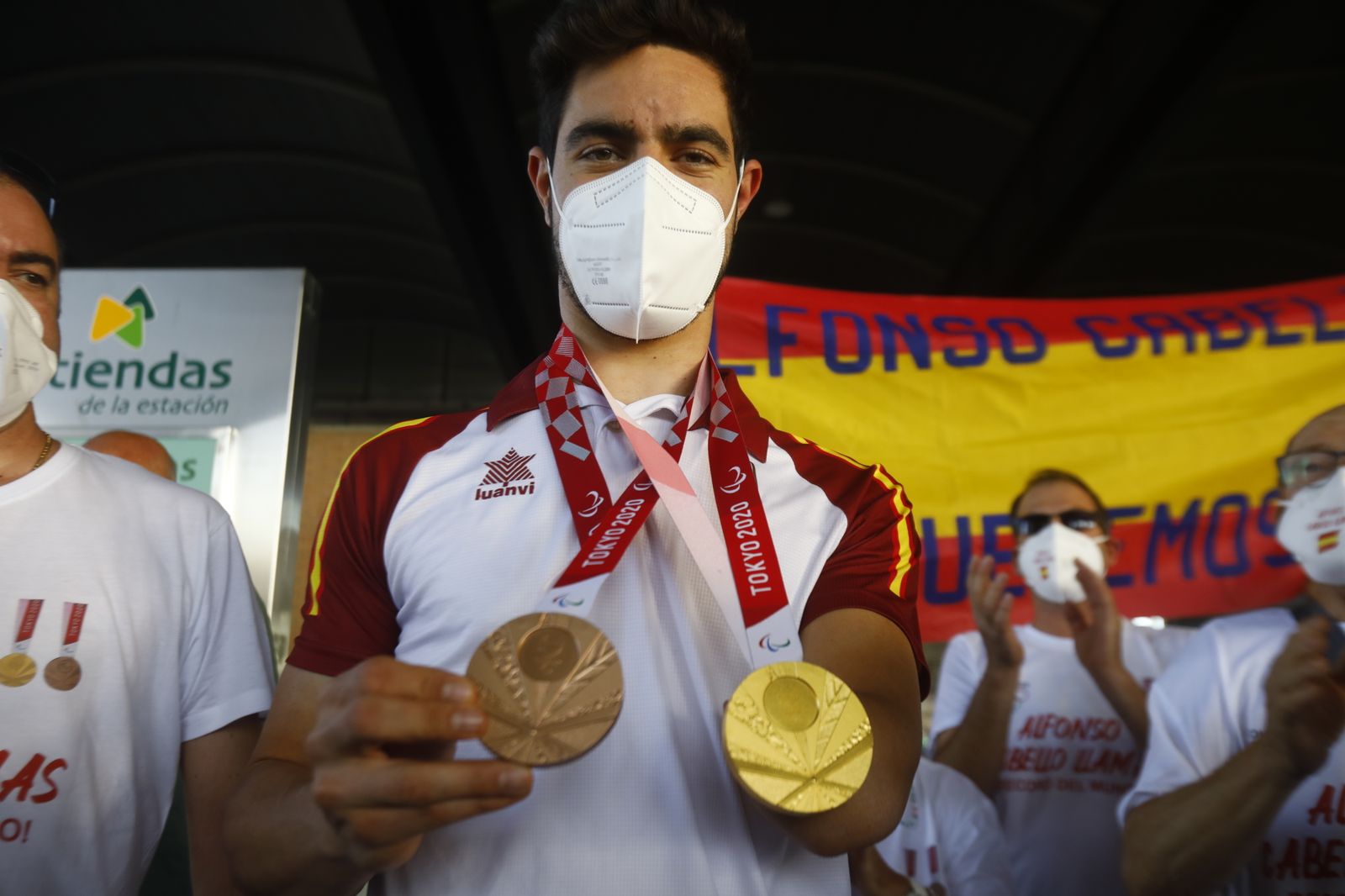 El recibimiento a Alfonso Cabello en Córdoba, en imágenes