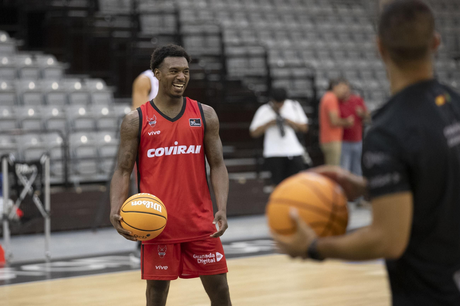 Las mejores imágenes del primer entrenamiento del Covirán Granada