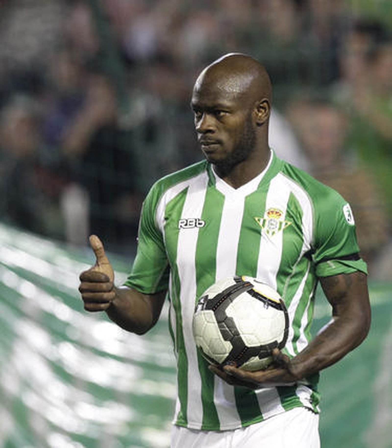 El Betis gana al Castellón en uno de sus partidos más flojos con Víctor Fernández. / Antonio Pizarro