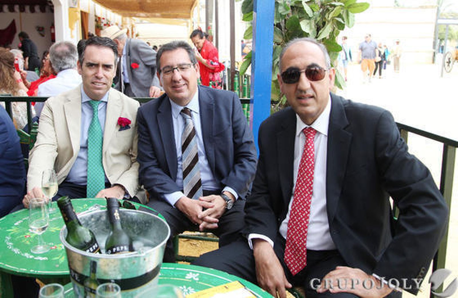 Antonio Pulido, presidente de la Fundación Cajasol, José María Pulido y Rafael Navas, director del Diario.  Foto: Vanesa Lobo