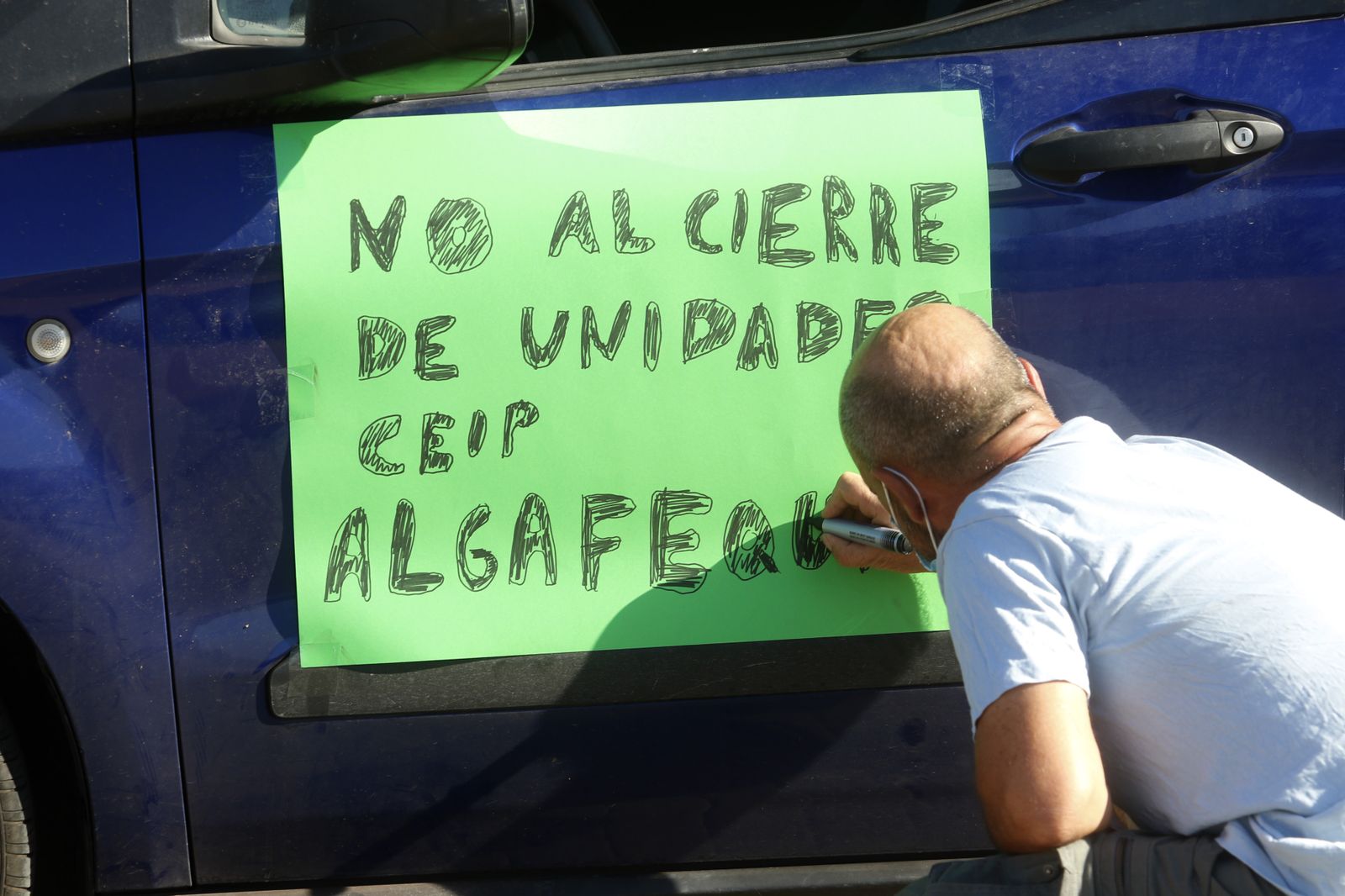 La caravana por una vuelta al cole segura en Córdoba, en fotos