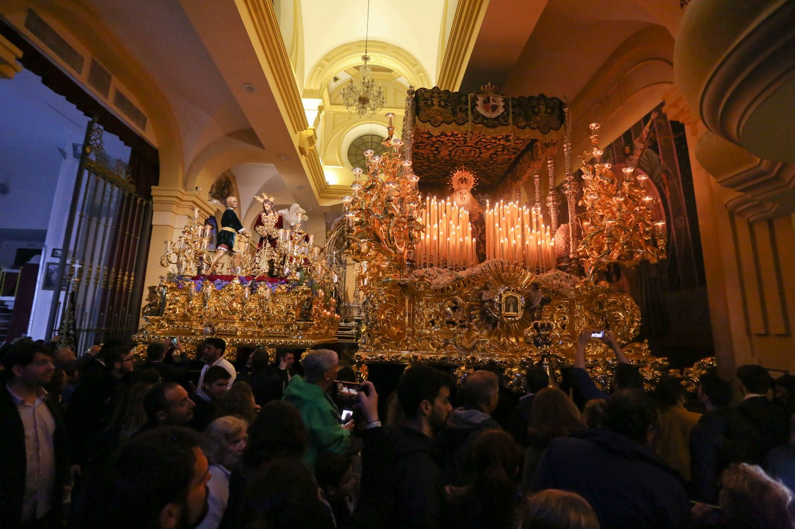 Los sagrados titulares de la Paloma en su casa hermandad el Miércoles Santo del año pasado.