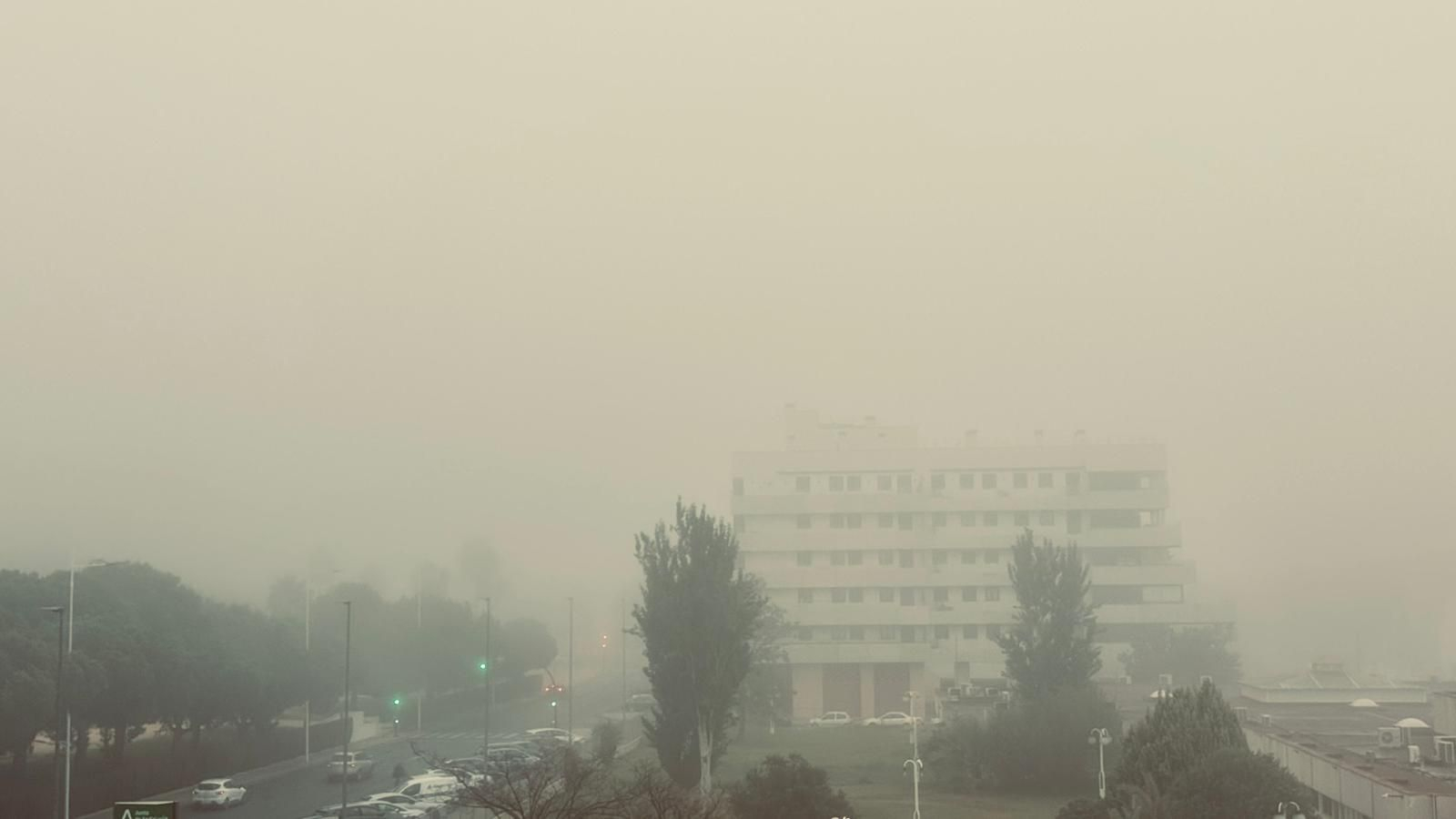 Niebla espesa en la mañana de este martes en Huelva.