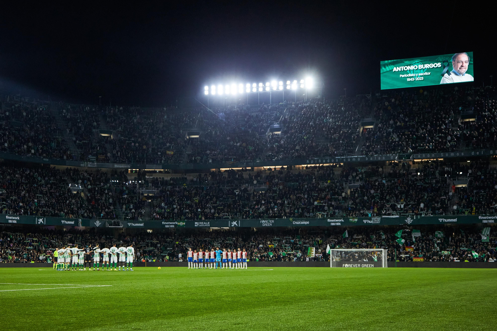 El Villamarín, repleto durante el Betis - Girona.