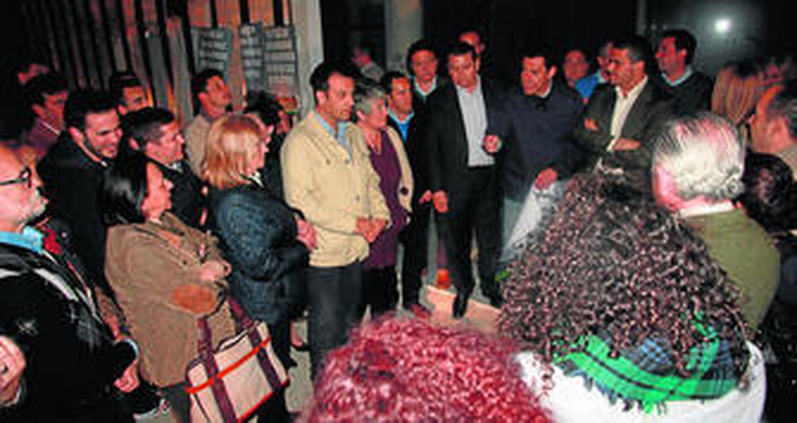 Juanma Moreno en las obras del Hare junto a otros miembros del PP de Cádiz como Antonio Sanz, Ana Mestre o José Ortiz.