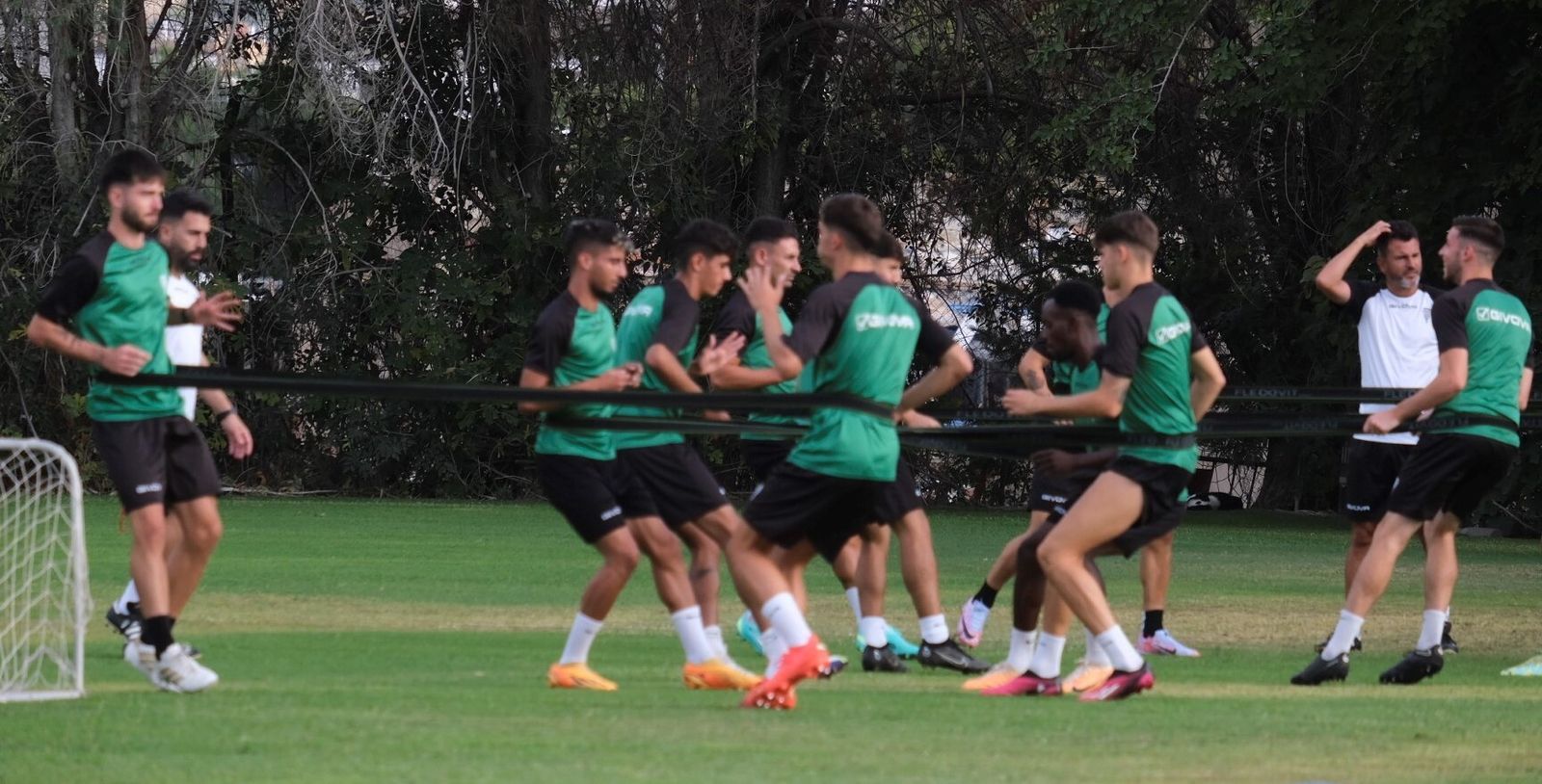 Los jugadores del Córdoba CF, en un entrenamiento en la Ciudad Deportiva.