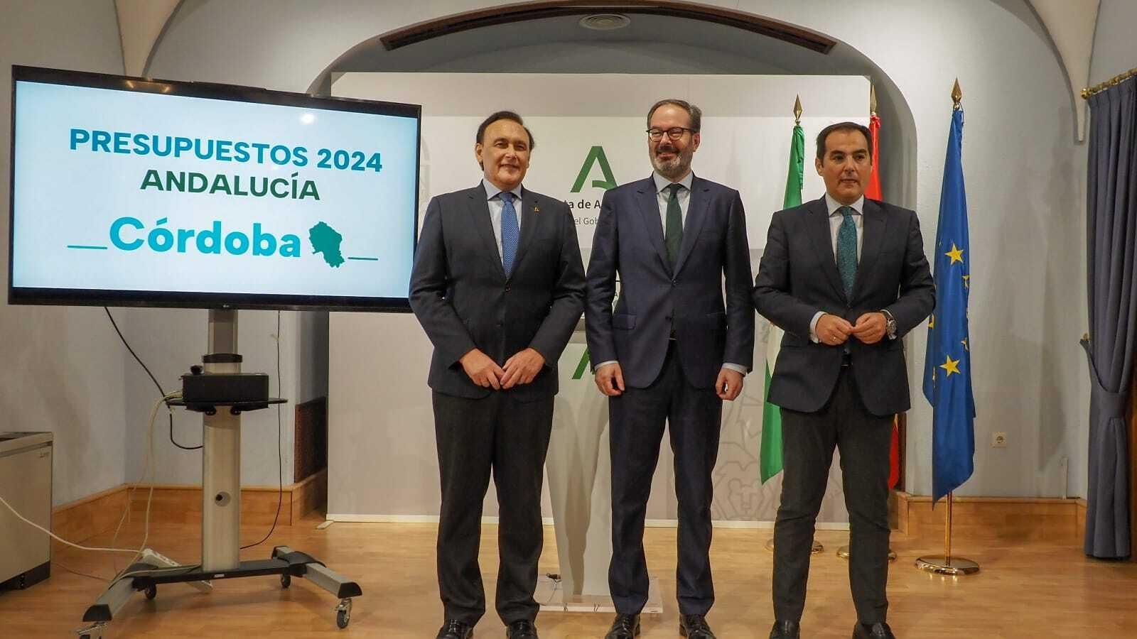 Gómez Villamandos, Molina y Nieto, en la presentación de los presupuestos de la Junta de 2024 para Córdoba. Gómez Villamandos, Molina y Nieto, en la presentación de los presupuestos de la Junta de 2024 para Córdoba.