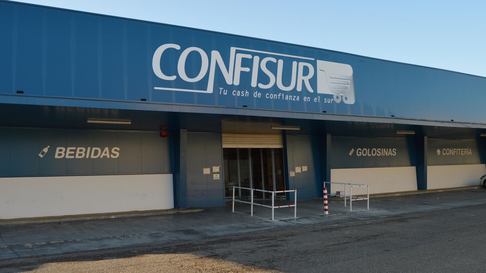 En Confisur ofrecen la mejor calidad/precio en marcas de alimentación, bebidas, golosinas, repostería y droguería.