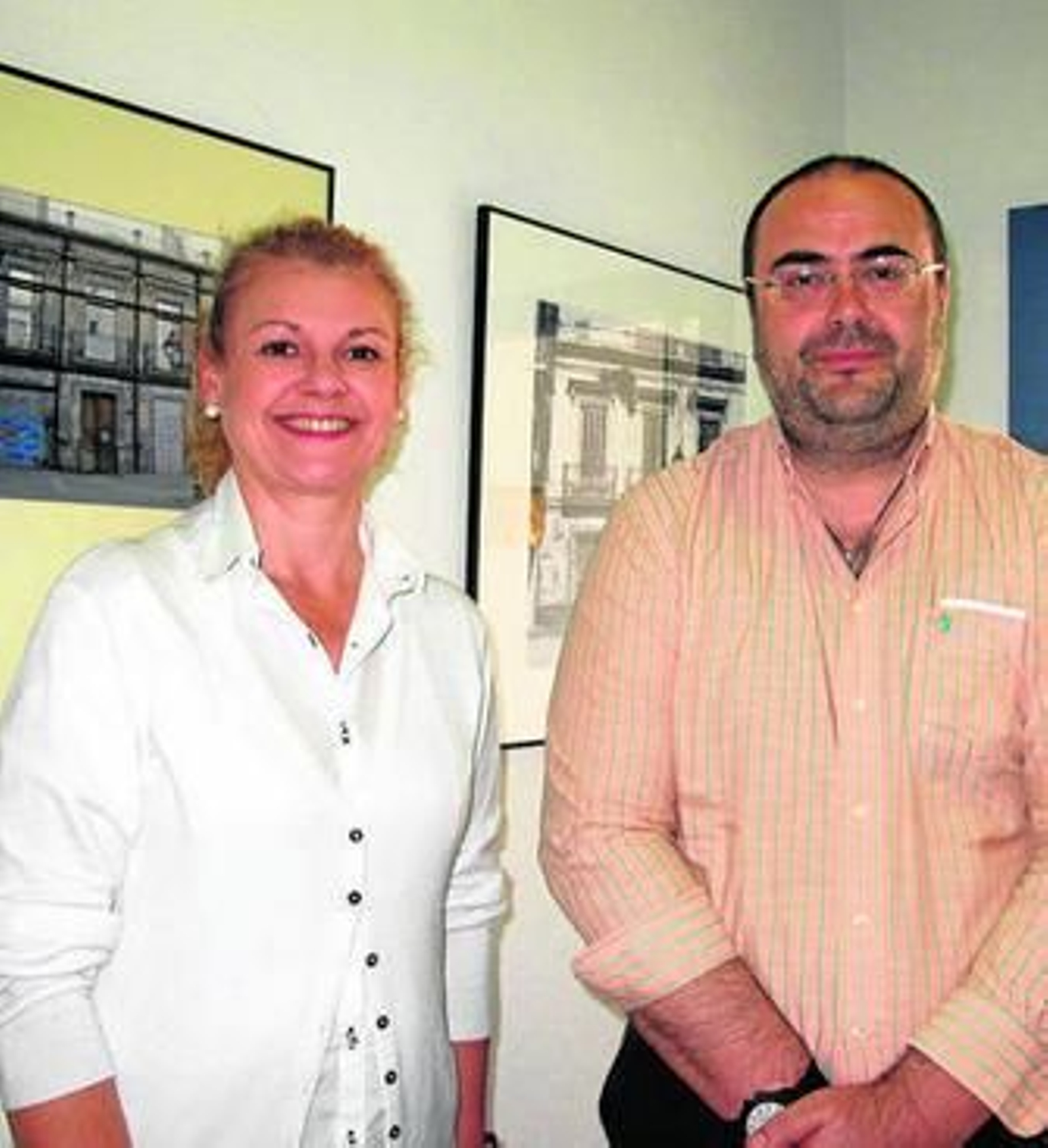 María Ángeles Morales con Rafael Leopoldo Aguilera en el IEA.