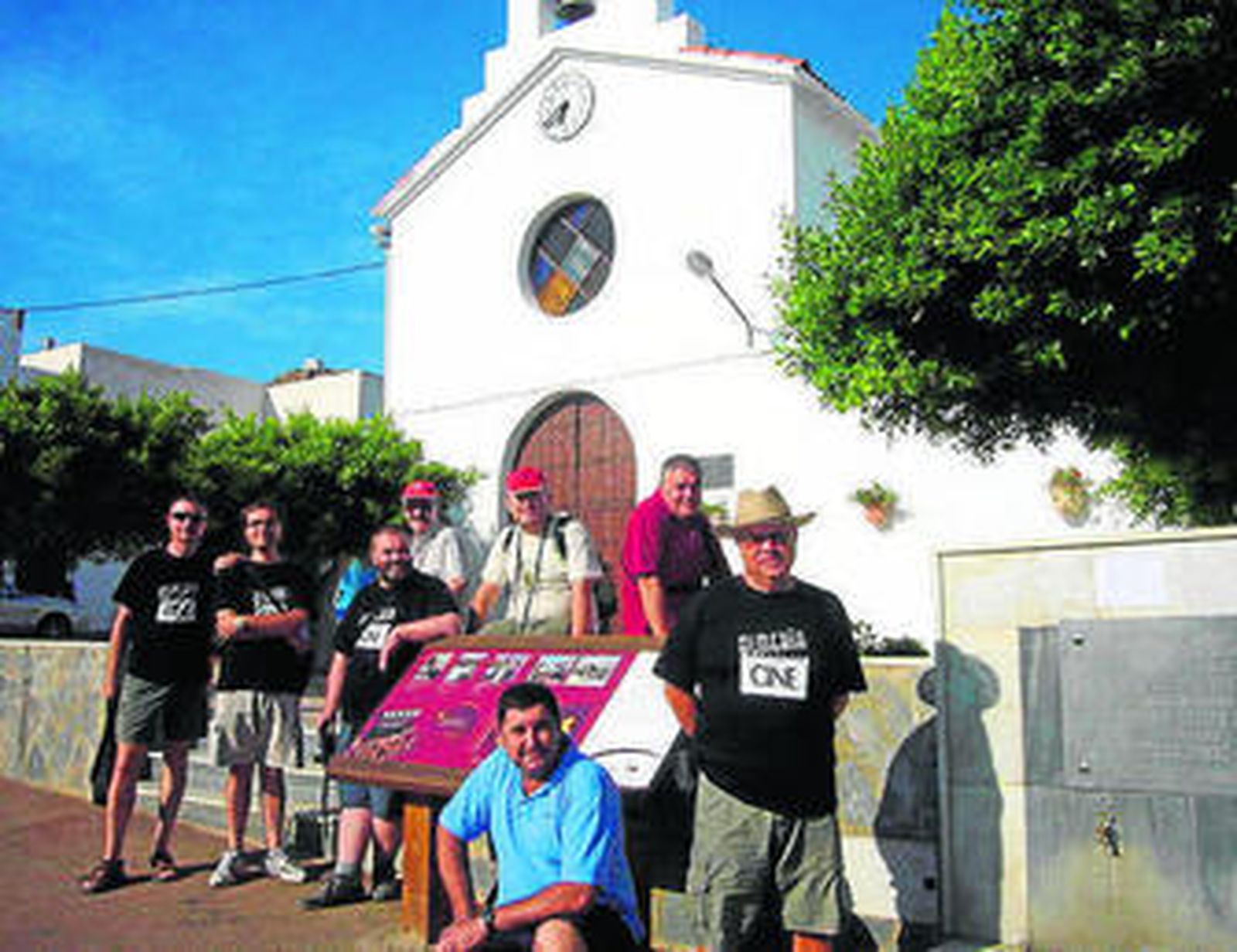 Plaza e iglesia de Polopos, escenario de Curro Jiménez.