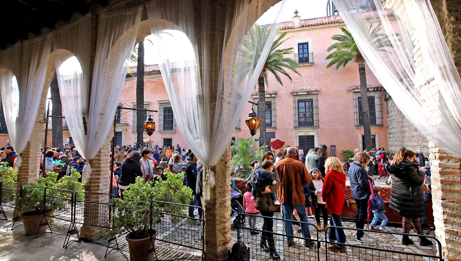 El Gran Visir recibe a los niños de Jerez en el Alcázar