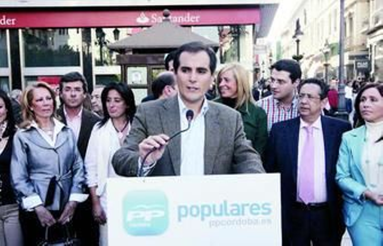 José Antonio Nieto, durante su intervención ayer en la plaza de las Tendillas.