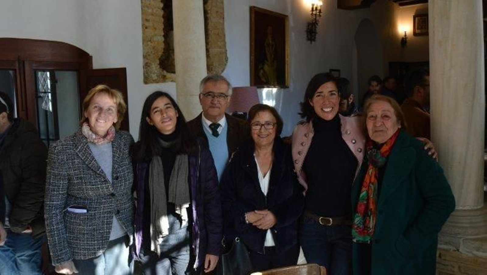 Liliane Dalhmann, Irene y Diego Gómez, Mariam Fernández, Lucia Gómez y Caridad López Ibáñez, tras la presentación del libro.