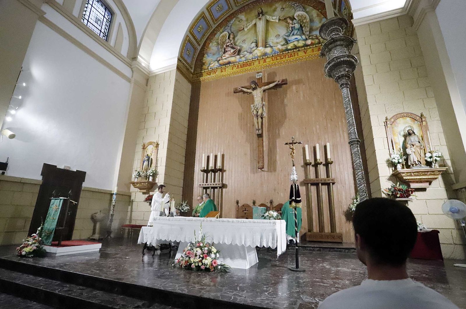 Misa de despedida por jubilación a don Feliciano Fernández Sousa, párroco del Sagrado Corazón de Jesús, en imágenes