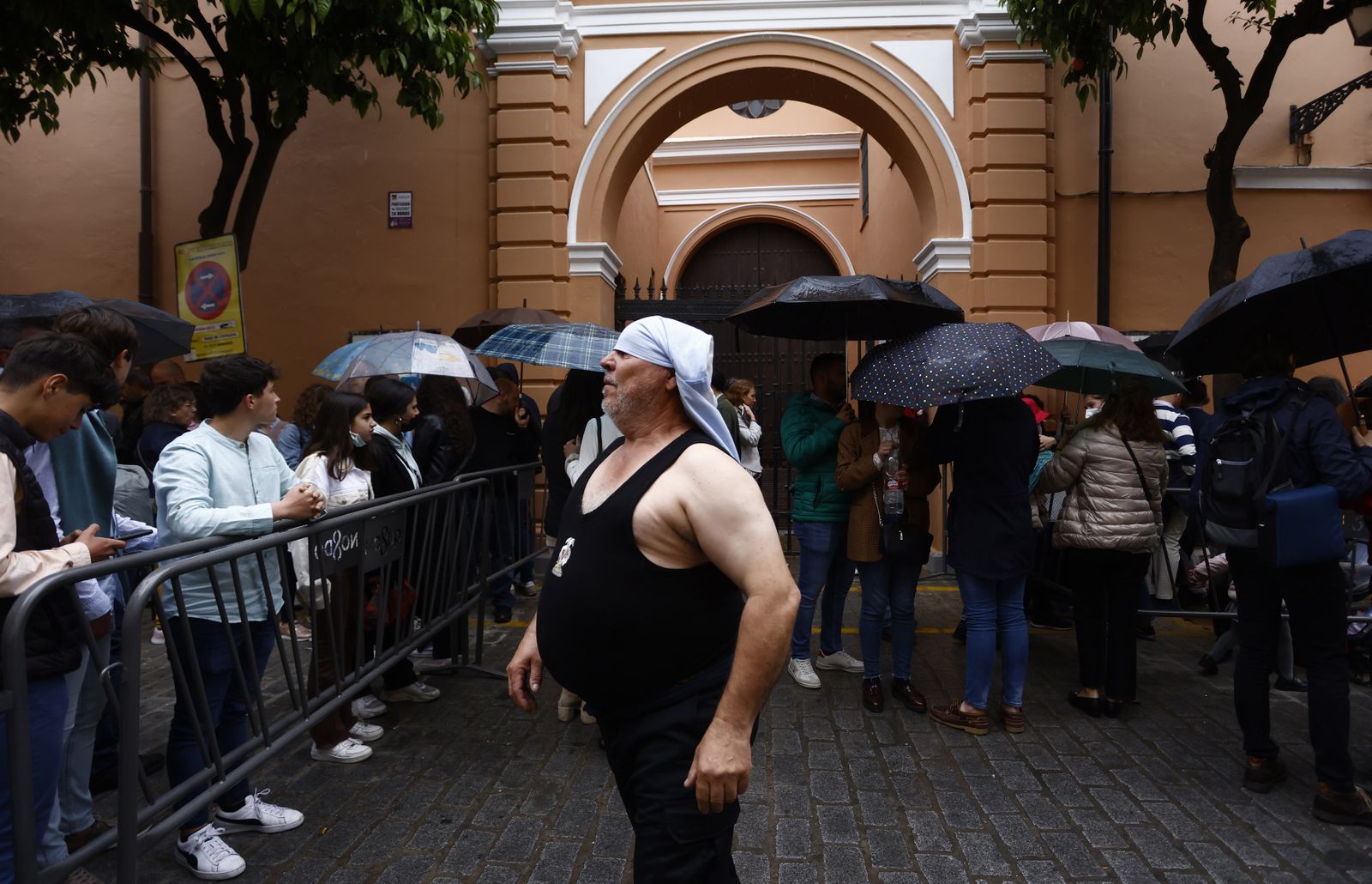 Las imágenes de Santa Marta en la Semana Santa de Sevilla un lunes Santo