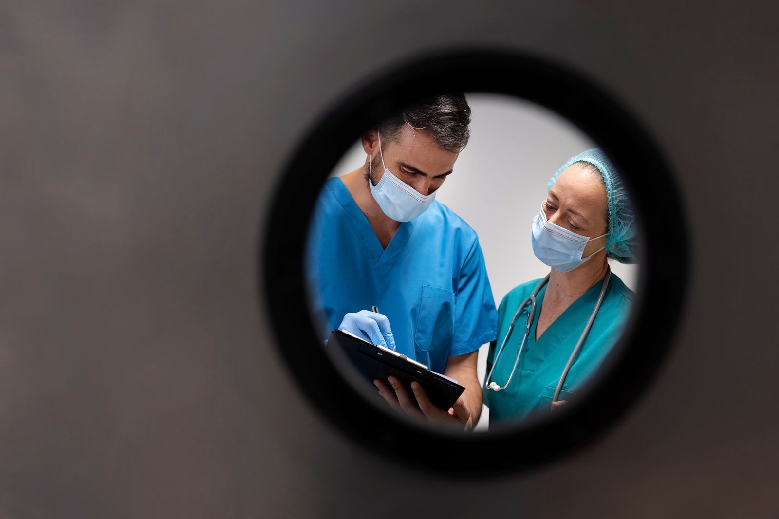 La decisión puede tener implicaciones en la organización y en la atención a los pacientes.